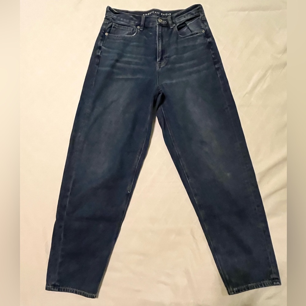 American Eagle Outfitters Relaxed Fit Mom Jeans